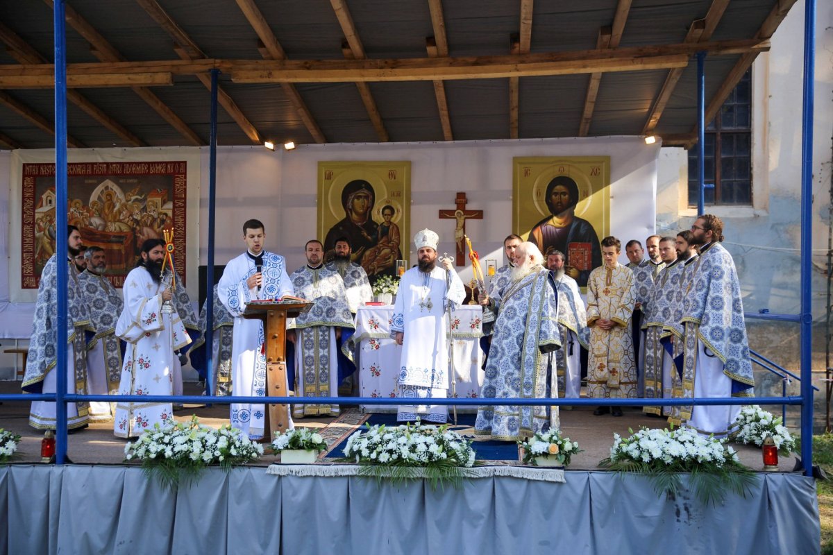 Mii de credincioşi la sărbătoarea hramului de la Mănăstirea Nicula 180281
