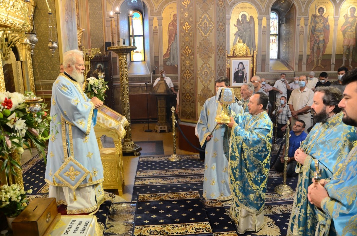 „Paștile din vară” la Catedrala Arhiepiscopală din Târgoviște  180646