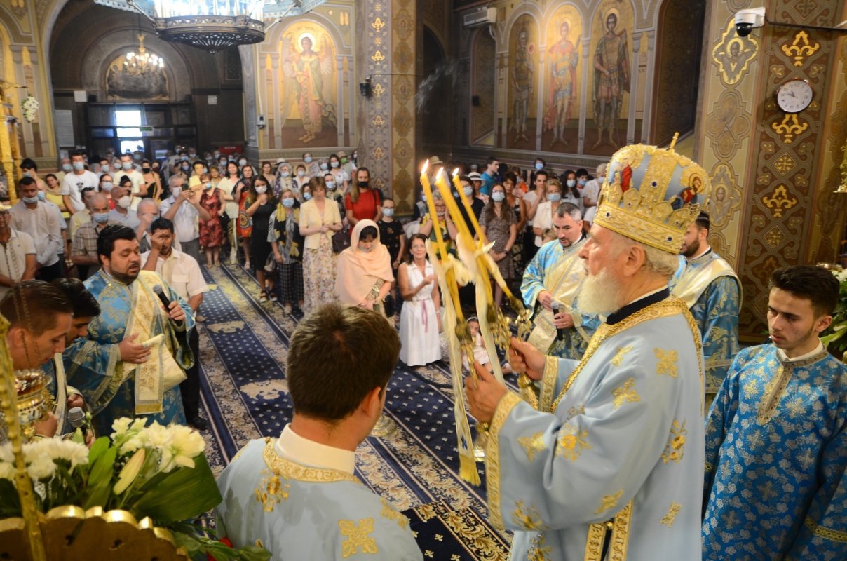 „Paștile din vară” la Catedrala Arhiepiscopală din Târgoviște  180647