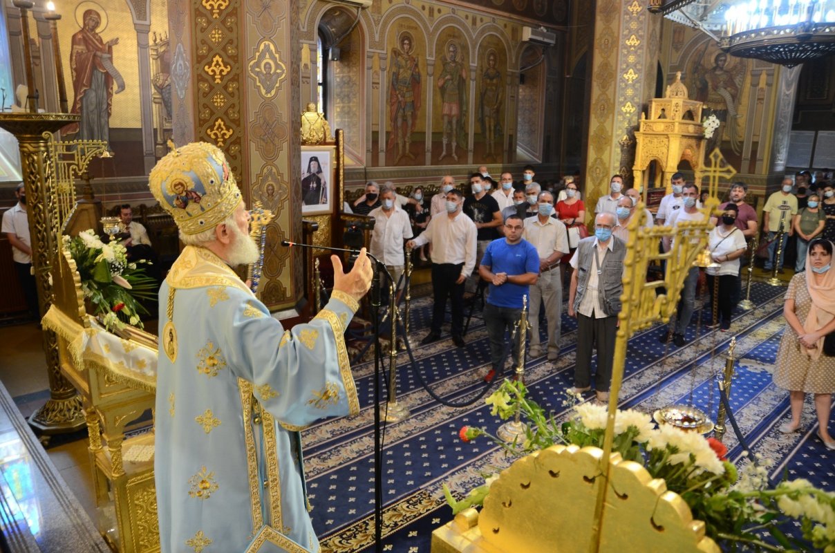 „Paștile din vară” la Catedrala Arhiepiscopală din Târgoviște  180648