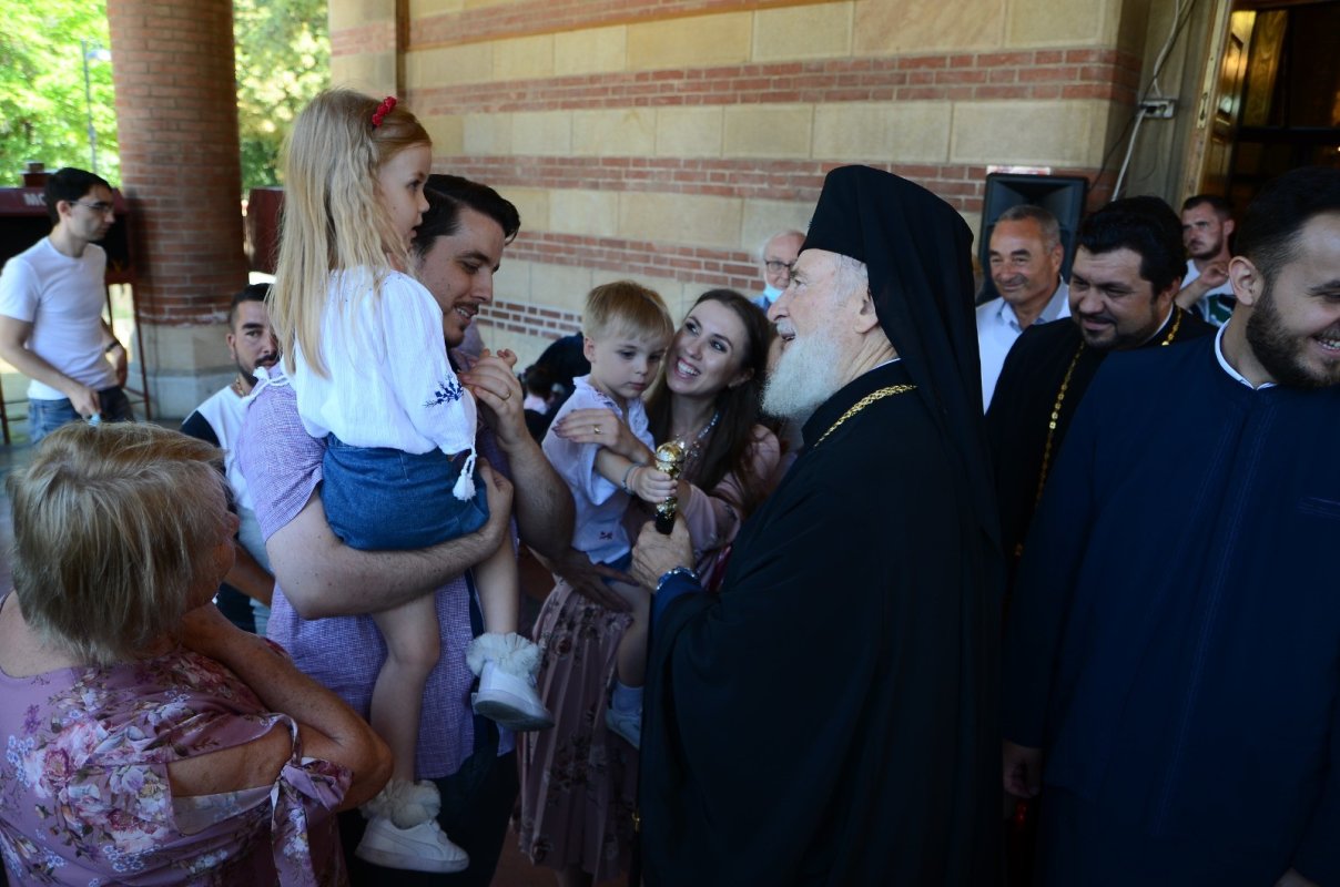 „Paștile din vară” la Catedrala Arhiepiscopală din Târgoviște  180650