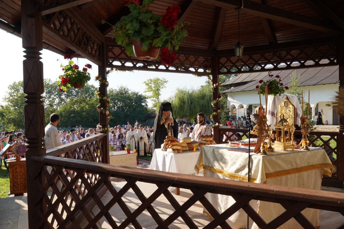 Prohodul Maicii Domnului la Mănăstirea Adam din judeţul Galaţi 180510