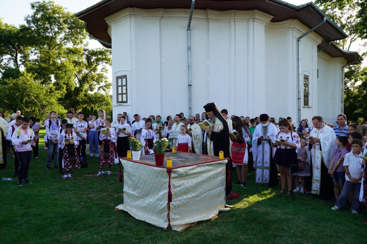 Prohodul Maicii Domnului la Mănăstirea Adam din judeţul Galaţi 180514