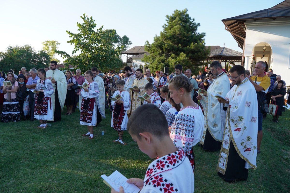 Prohodul Maicii Domnului la Mănăstirea Adam din judeţul Galaţi 180515