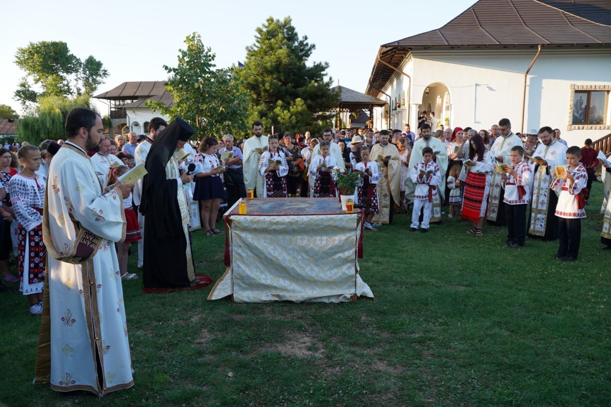 Prohodul Maicii Domnului la Mănăstirea Adam din judeţul Galaţi 180518