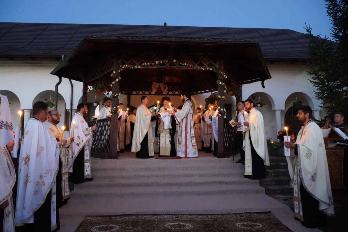Prohodul Maicii Domnului la Mănăstirea Adam din judeţul Galaţi 180523