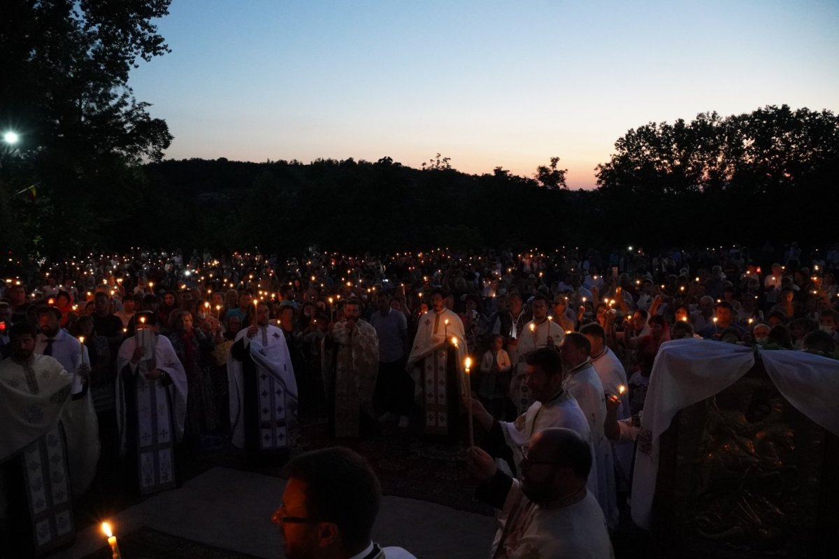 Prohodul Maicii Domnului la Mănăstirea Adam din judeţul Galaţi 180524