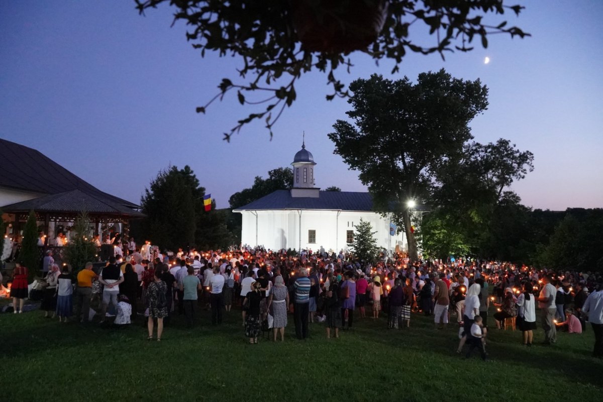 Prohodul Maicii Domnului la Mănăstirea Adam din judeţul Galaţi 180525