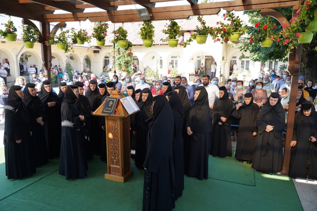 Sărbătoarea Adormirii Maicii Domnului la Mănăstirea Vladimireşti 180527