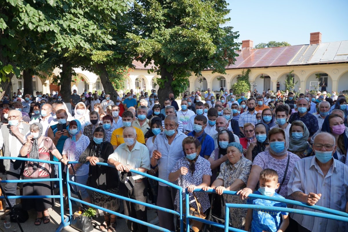 Sărbătoarea Adormirii Maicii Domnului la Mănăstirea Vladimireşti 180528