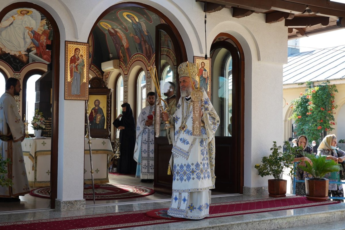 Sărbătoarea Adormirii Maicii Domnului la Mănăstirea Vladimireşti 180530