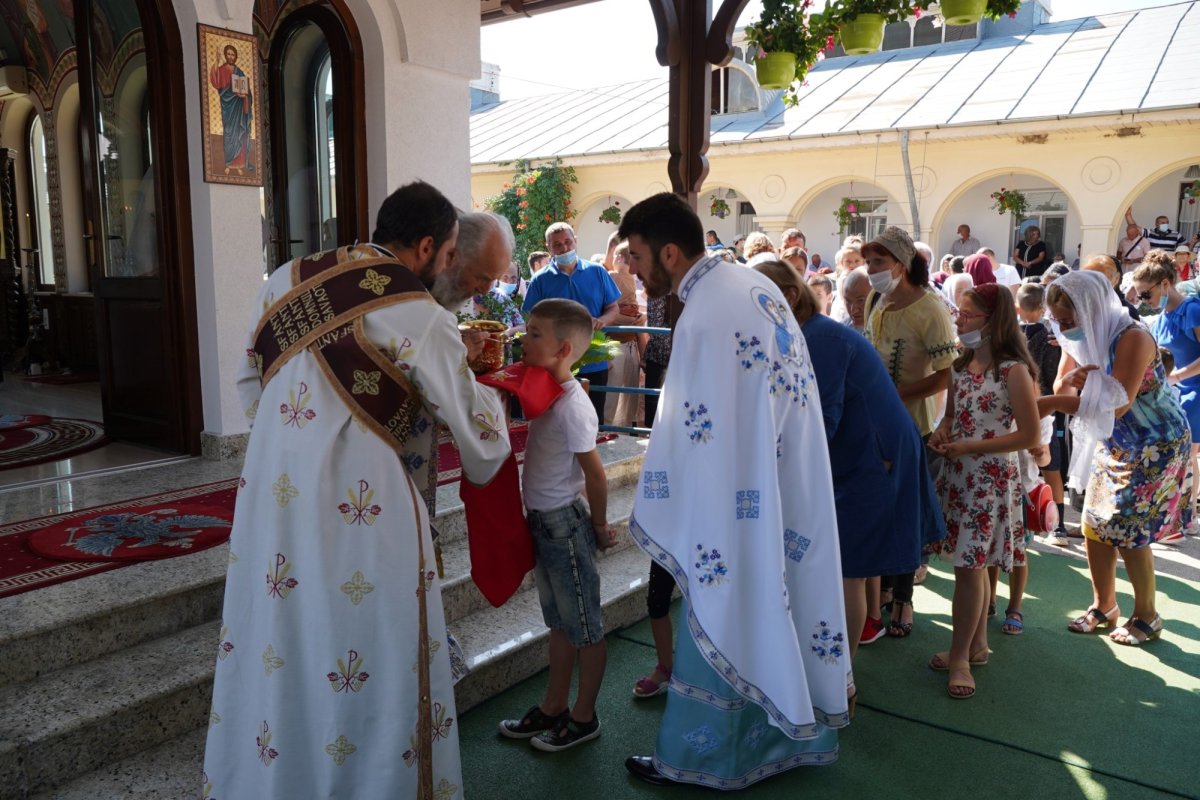 Sărbătoarea Adormirii Maicii Domnului la Mănăstirea Vladimireşti 180531