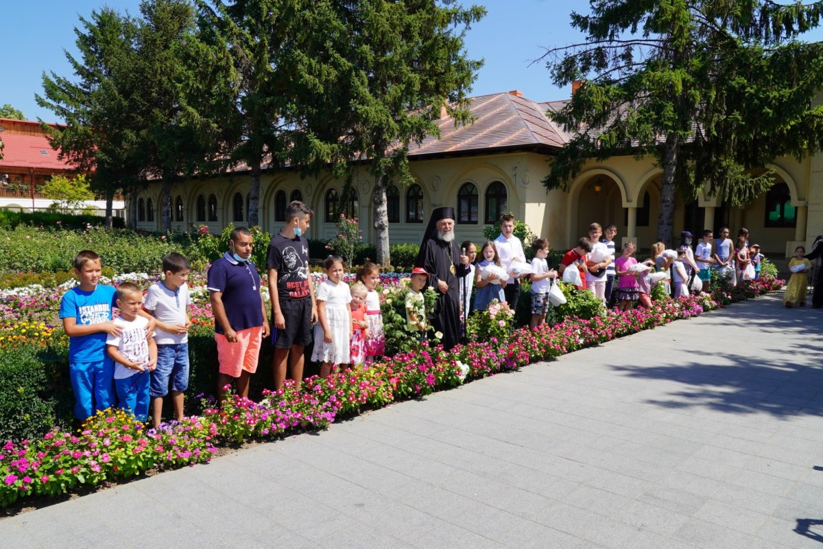 Sărbătoarea Adormirii Maicii Domnului la Mănăstirea Vladimireşti 180539