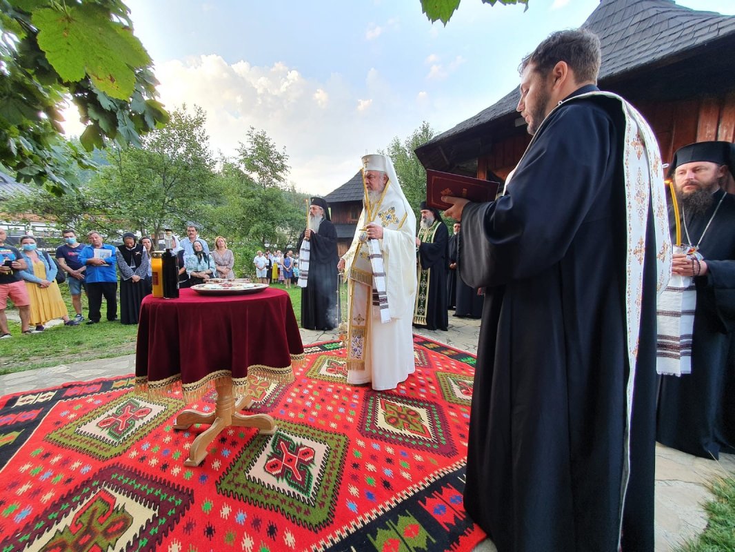 Slujbă de pomenire la mormântul Arhiepiscopului Pimen 180913