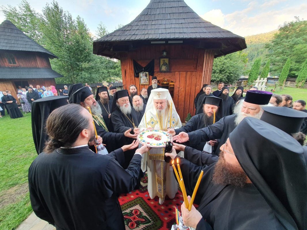 Slujbă de pomenire la mormântul Arhiepiscopului Pimen 180914