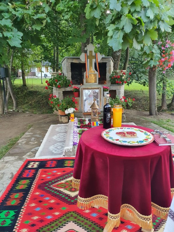 Slujbă de pomenire la mormântul Arhiepiscopului Pimen 180915