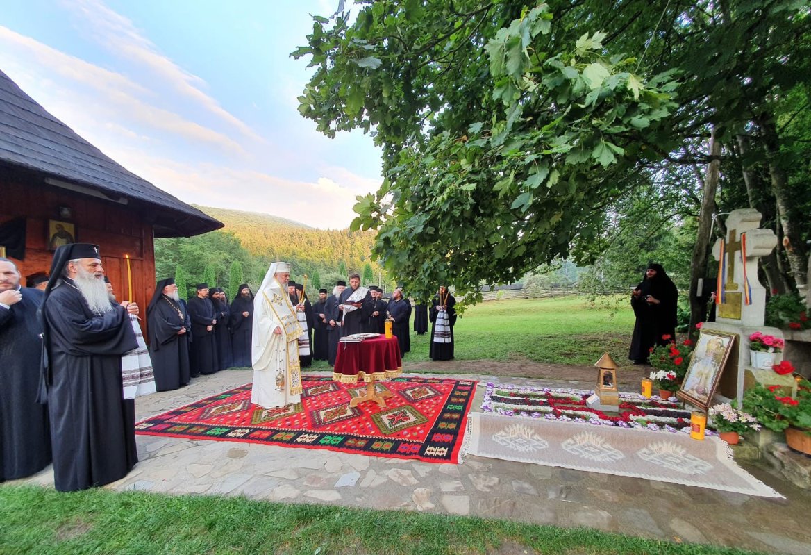 Slujbă de pomenire la mormântul Arhiepiscopului Pimen 180921