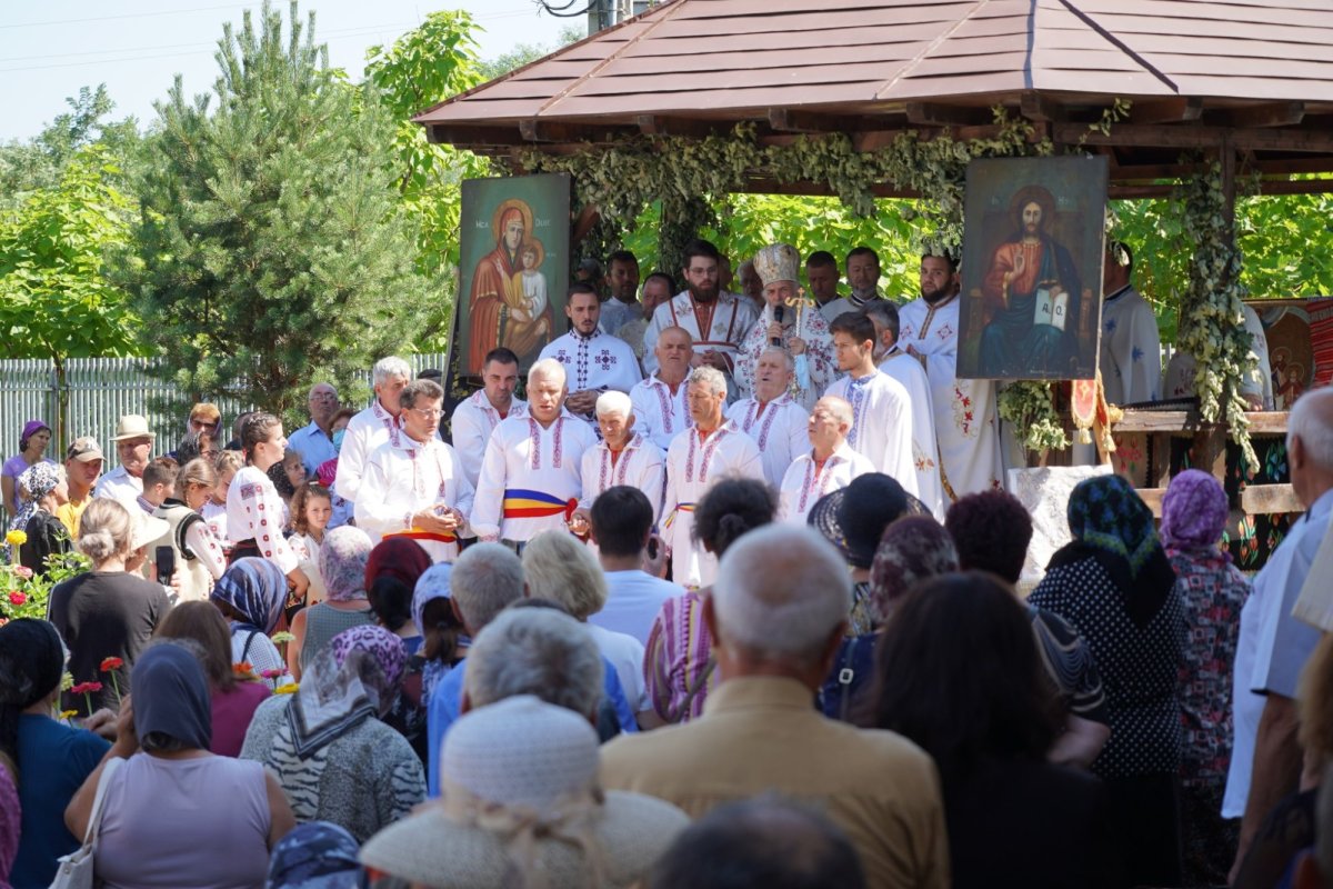 Hramul Mănăstirii Cârlomăneşti din judeţul Galaţi 181049