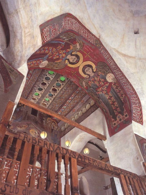 Ouăle de struț din naosul bisericilor - o învățătură duhovnicească străveche 180923