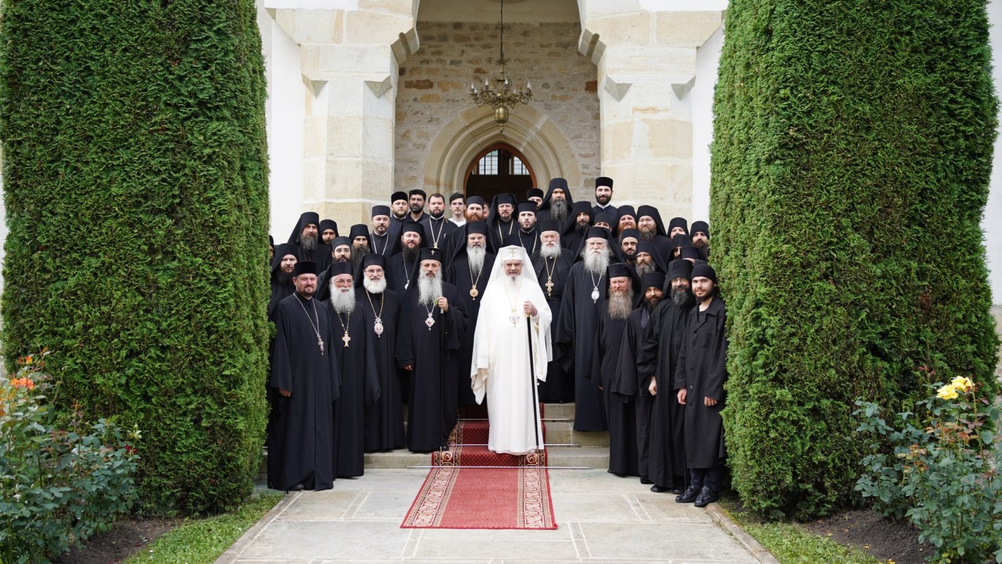 Patriarhul României şi-a încheiat astăzi vizita la Mănăstirea Putna 181027