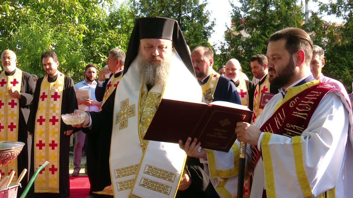Punerea pietrei de temelie pentru o nouă biserică în Bucureşti 181046