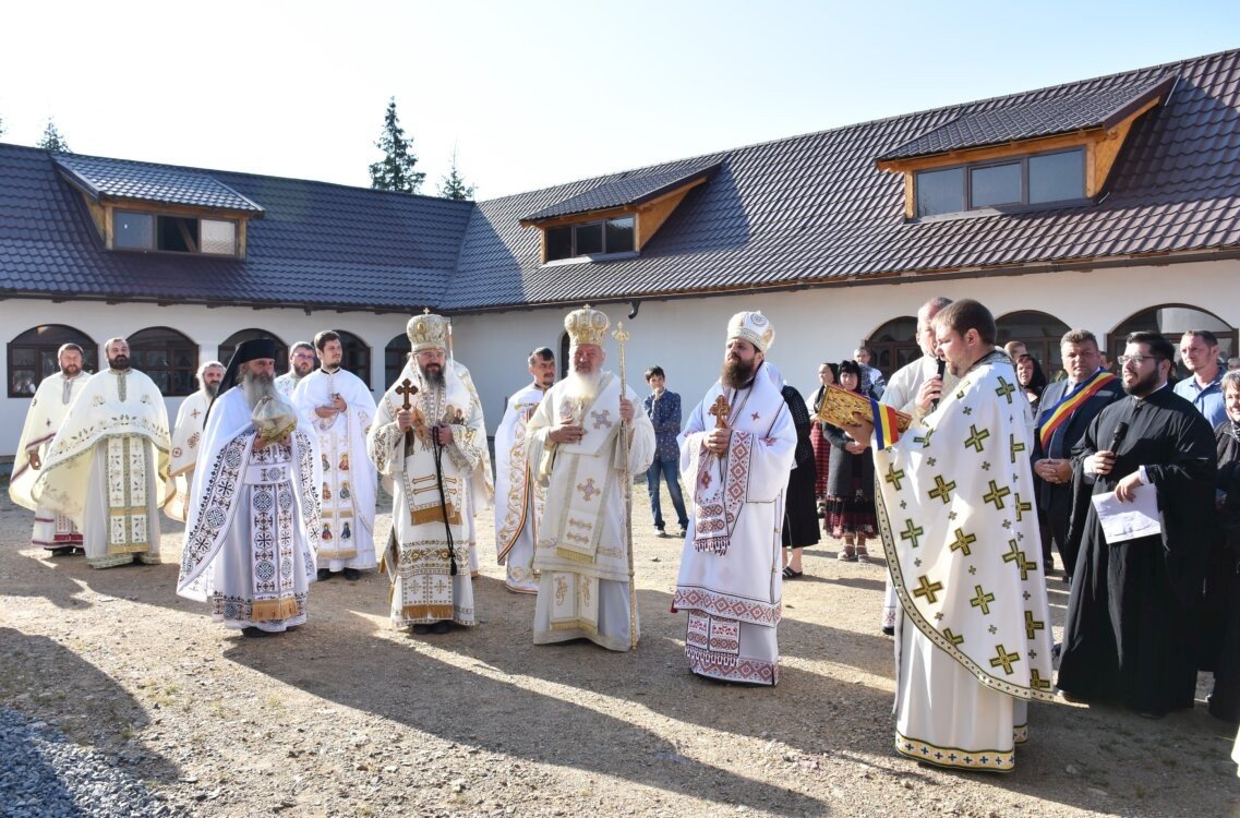 Sfințirea bisericii Mănăstirii „Crucea Iancului” de la Mărișel 181150