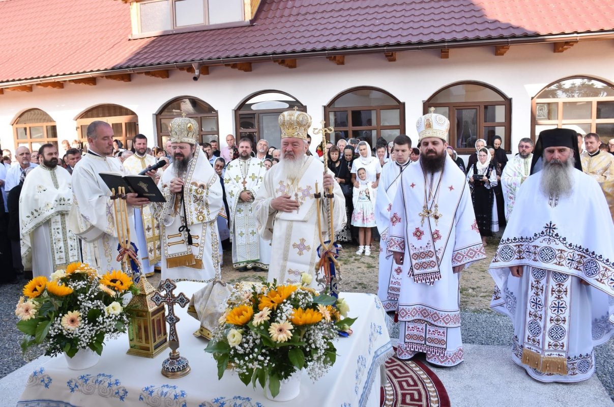 Sfințirea bisericii Mănăstirii „Crucea Iancului” de la Mărișel 181151