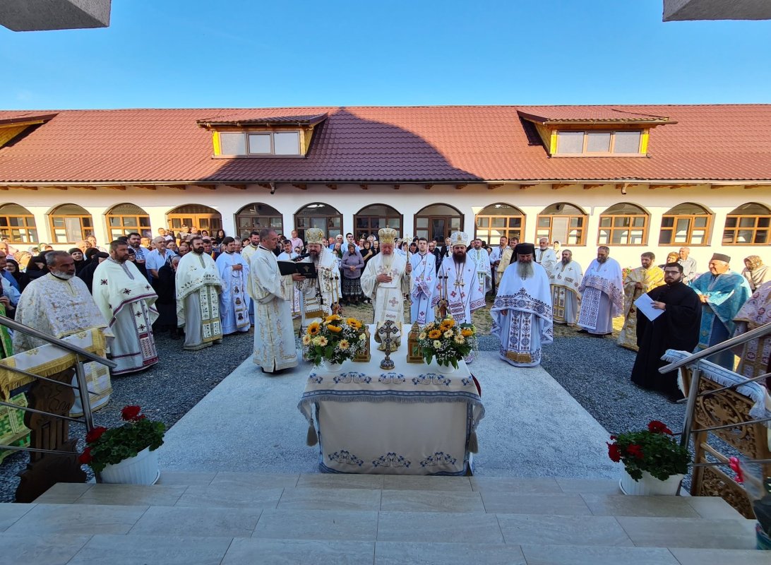 Sfințirea bisericii Mănăstirii „Crucea Iancului” de la Mărișel 181155