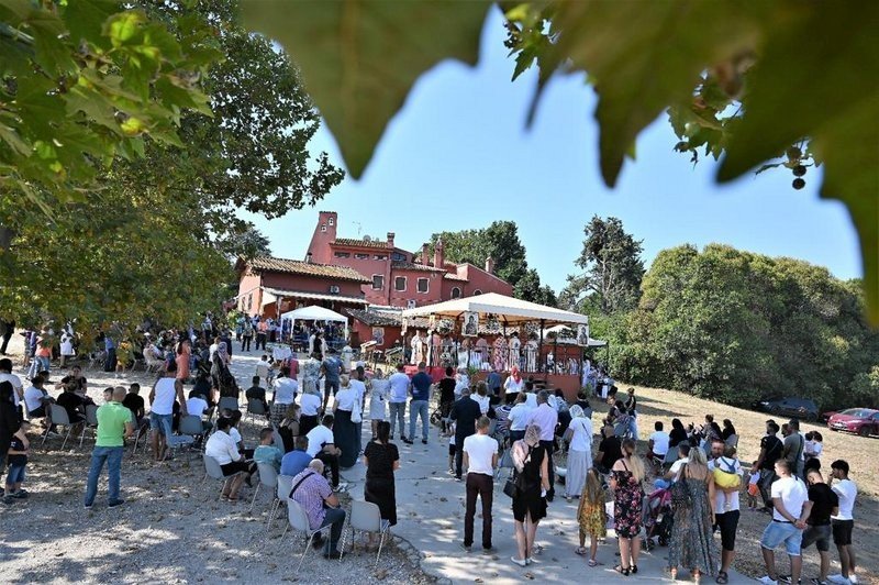 Românii din diasporă, reuniţi în rugăciune şi comuniune 181328