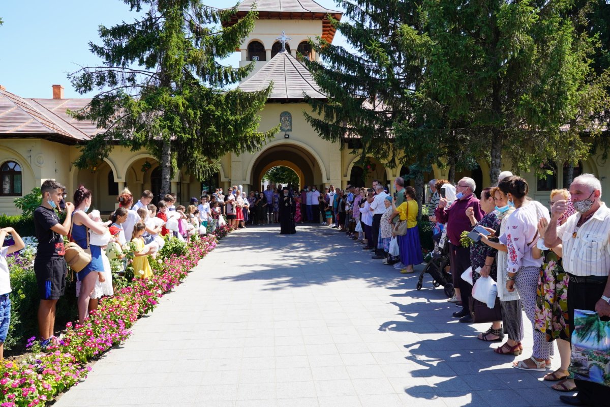 Veghe din Grădina Maicii Domnului spre raiul sufletelor 181279