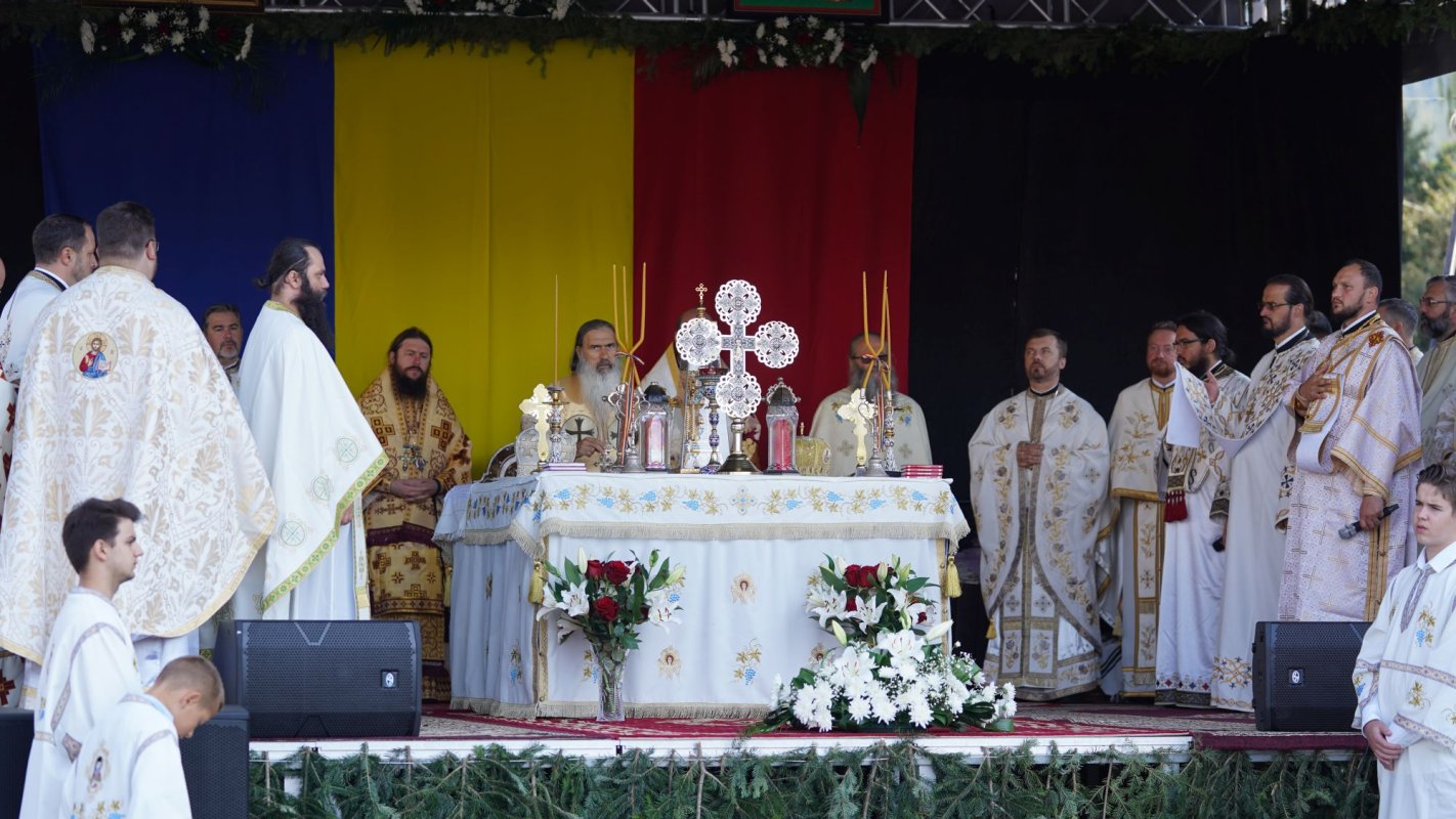 Un deceniu de la sfințirea Catedralei „Nașterea Maicii Domnului” din Gura Humorului 181389