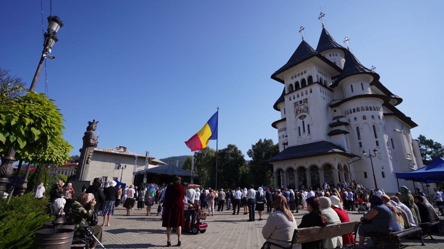 Un deceniu de la sfințirea Catedralei „Nașterea Maicii Domnului” din Gura Humorului 181390