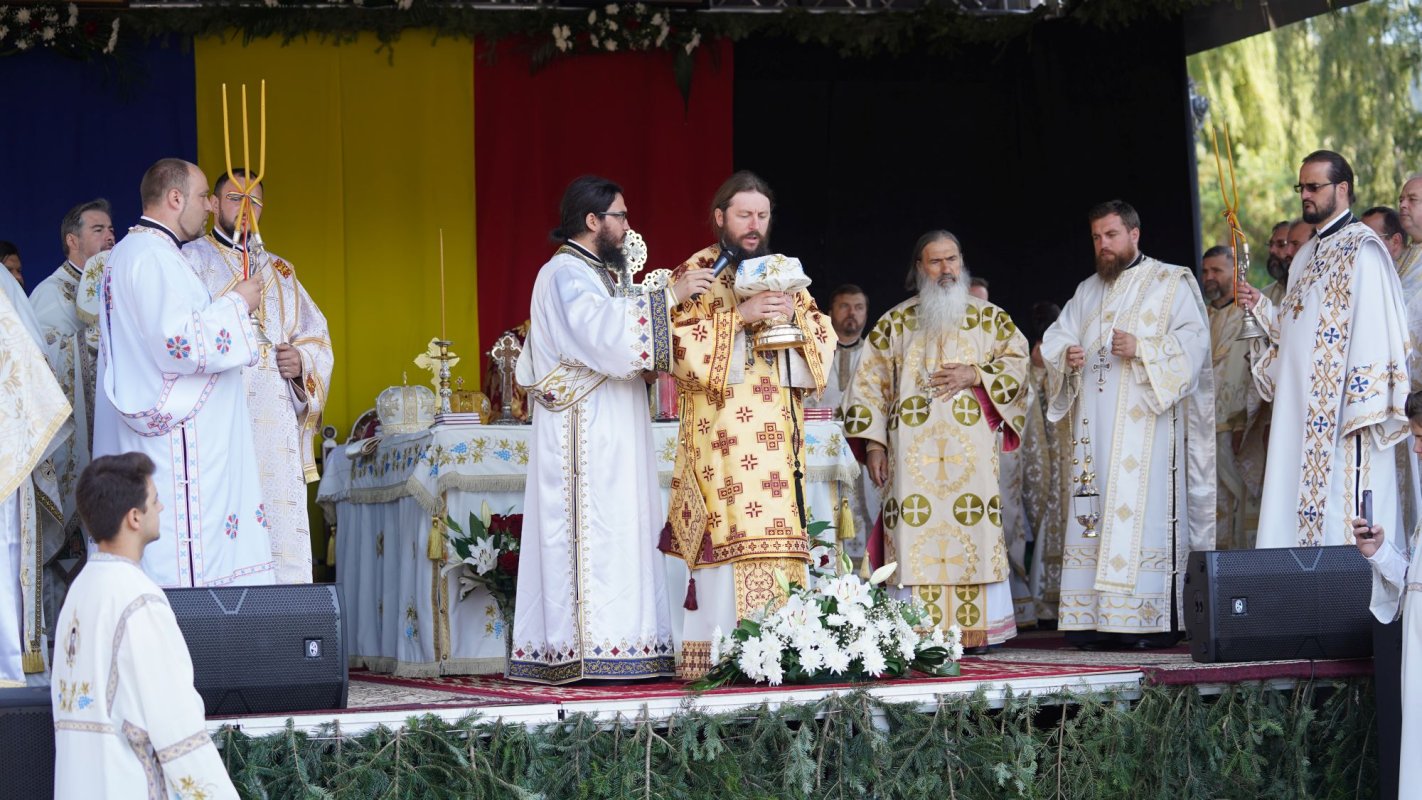 Un deceniu de la sfințirea Catedralei „Nașterea Maicii Domnului” din Gura Humorului 181392