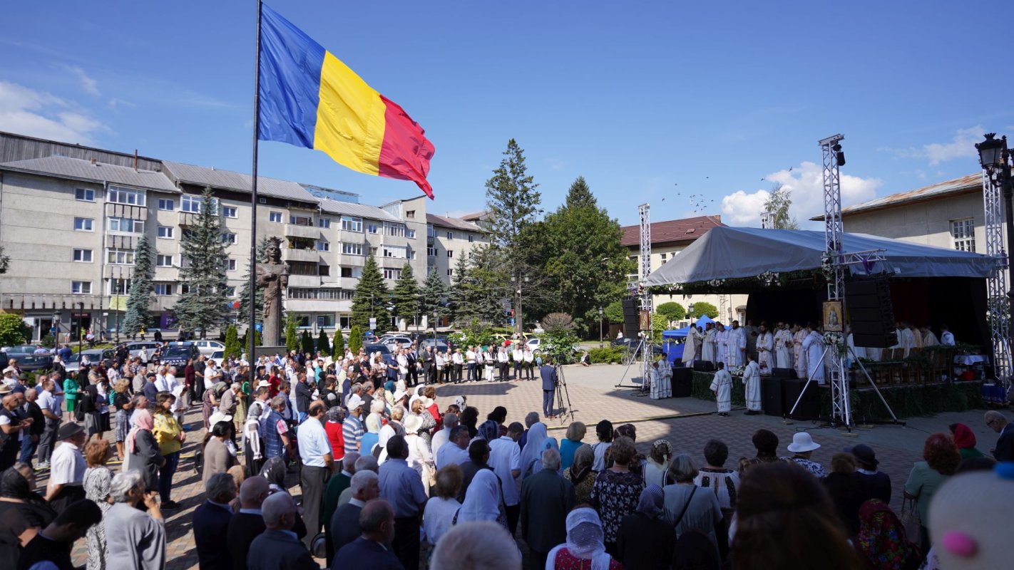 Un deceniu de la sfințirea Catedralei „Nașterea Maicii Domnului” din Gura Humorului 181393