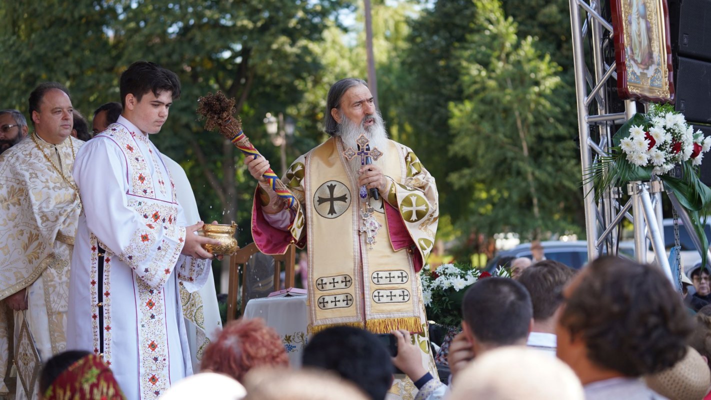 Un deceniu de la sfințirea Catedralei „Nașterea Maicii Domnului” din Gura Humorului 181394