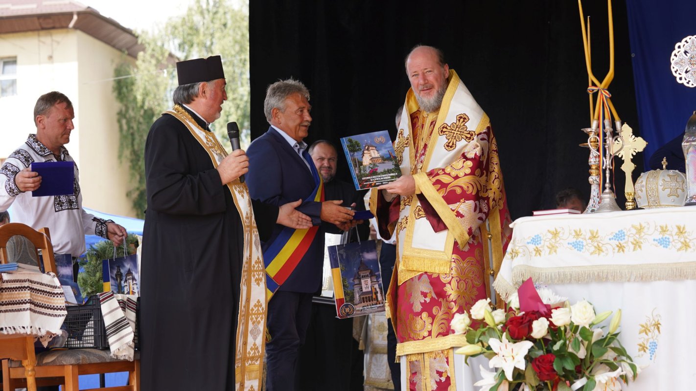 Un deceniu de la sfințirea Catedralei „Nașterea Maicii Domnului” din Gura Humorului 181395
