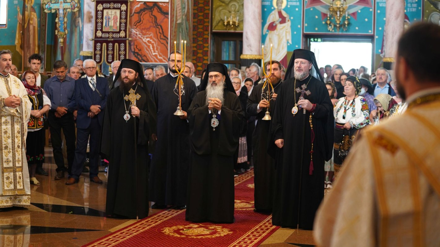 Un deceniu de la sfințirea Catedralei „Nașterea Maicii Domnului” din Gura Humorului 181399