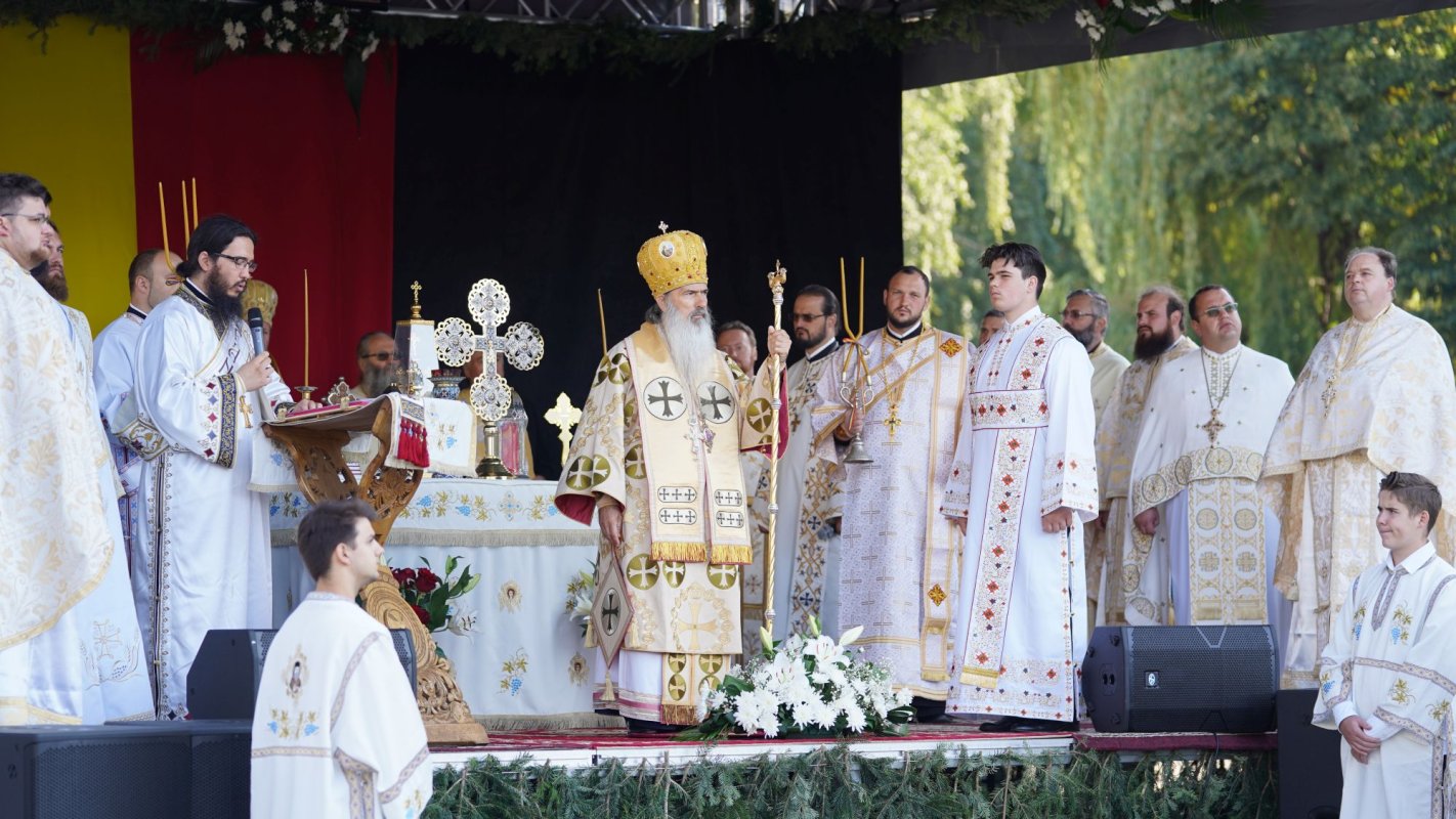 Un deceniu de la sfințirea Catedralei „Nașterea Maicii Domnului” din Gura Humorului 181402