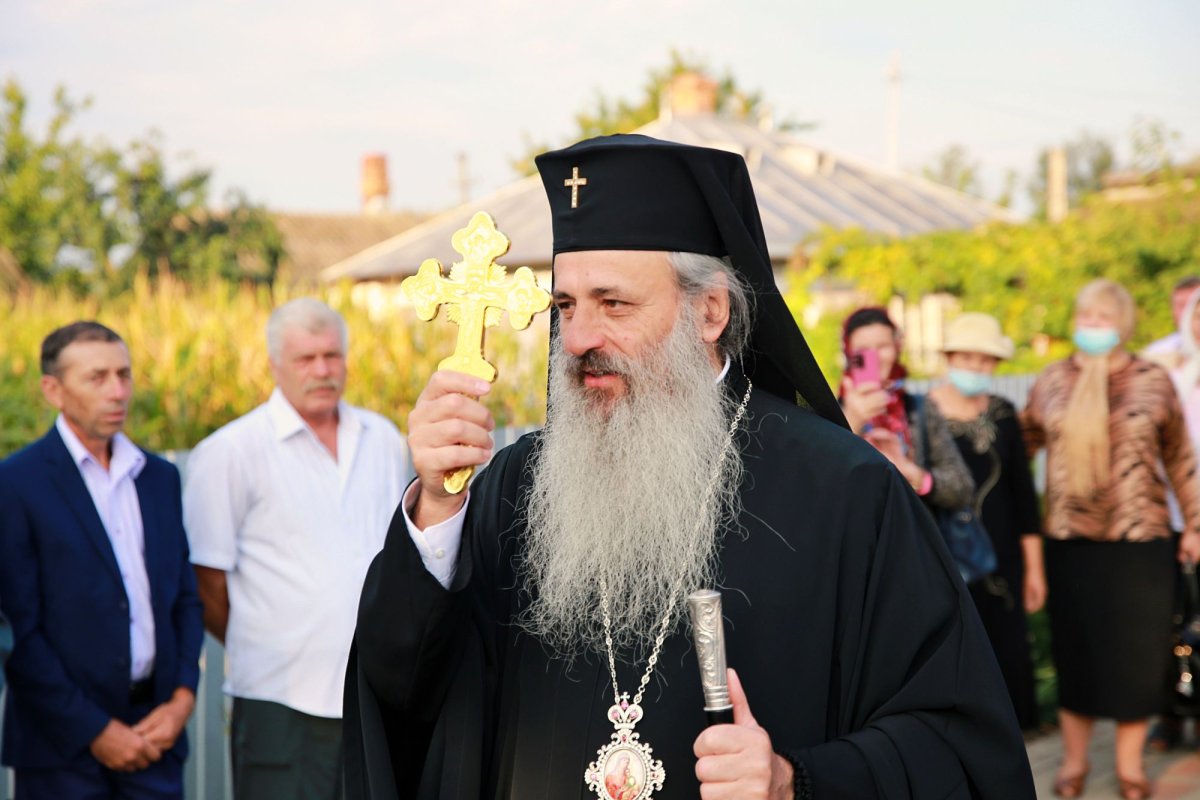 Biserica din comuna Broscăuți, sfințită de Mitropolitul Moldovei și Bucovinei 181468