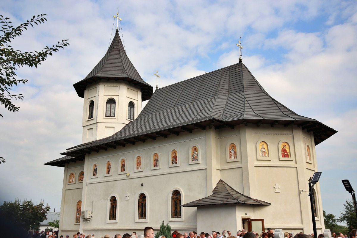 Biserica din comuna Broscăuți, sfințită de Mitropolitul Moldovei și Bucovinei 181474