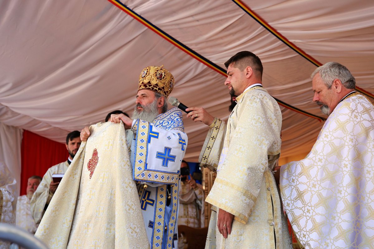 Biserica din comuna Broscăuți, sfințită de Mitropolitul Moldovei și Bucovinei 181477