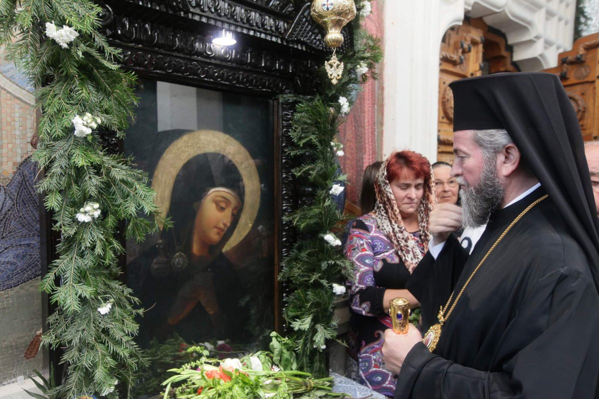 Icoana Maicii Domnului de la Rohia, binecuvântare și ajutor 181588