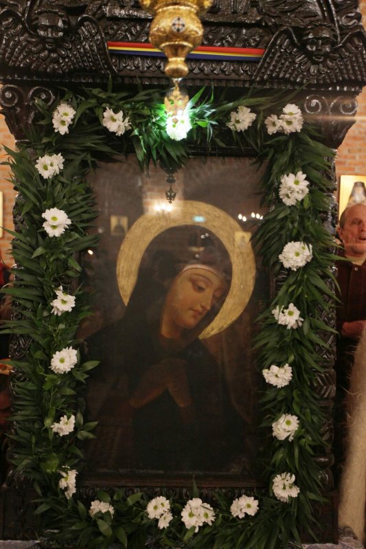 Icoana Maicii Domnului de la Rohia, binecuvântare și ajutor 181589