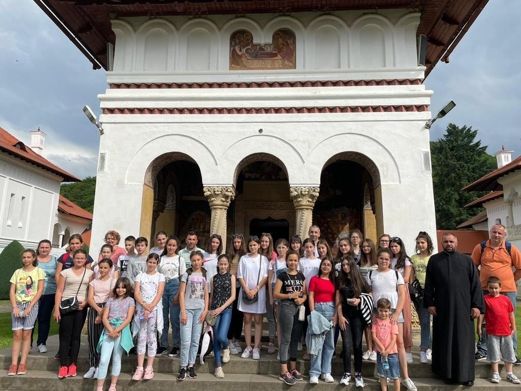 Proiecte specifice vacanței de vară în parohii oltene 181654