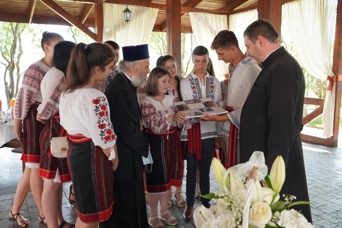Tineri brăileni au petrecut o zi cu Arhiepiscopul Dunării de Jos 181614