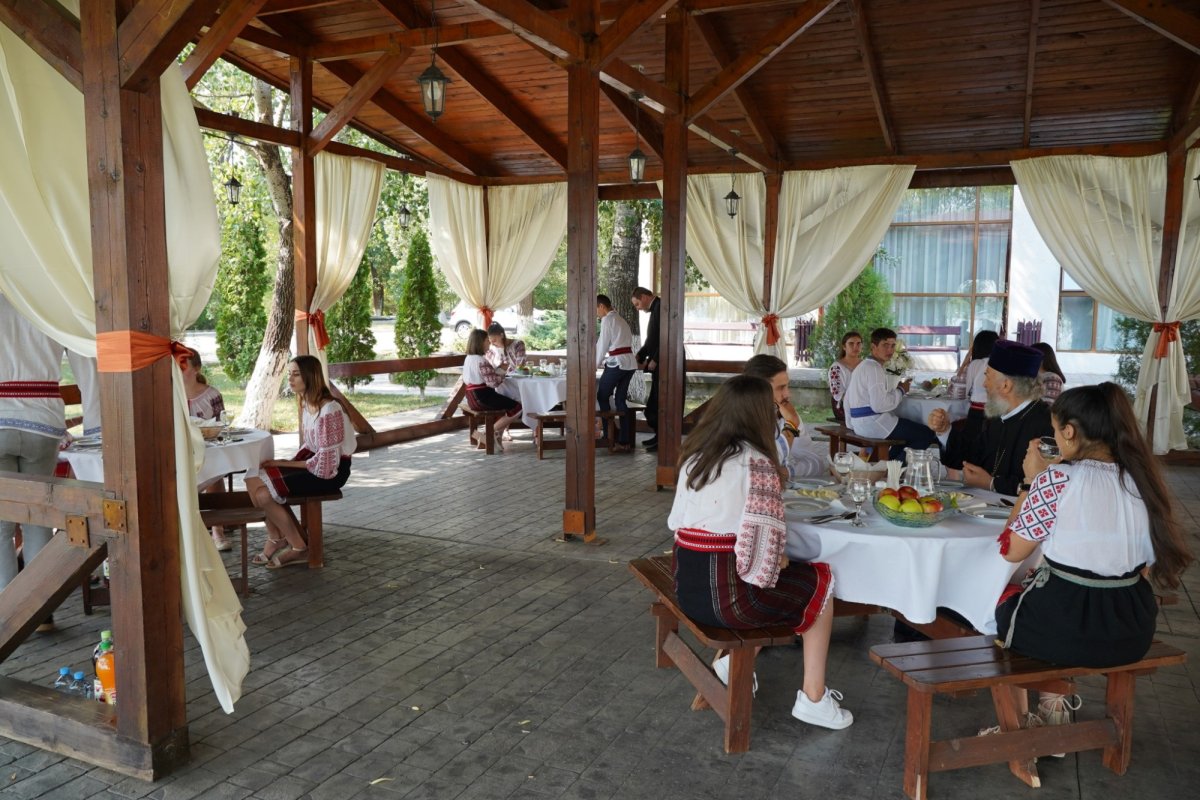 Tineri brăileni au petrecut o zi cu Arhiepiscopul Dunării de Jos 181616