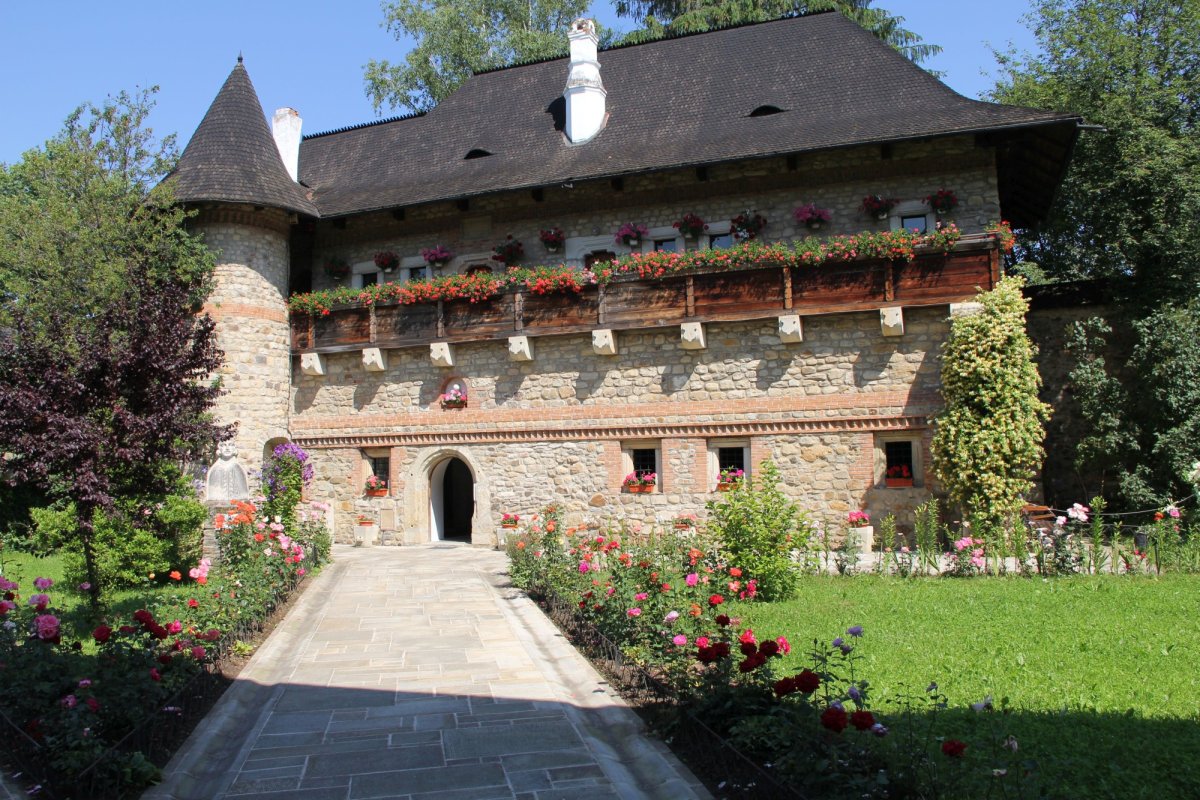 Zidurile Moldoviței, o frescă în tușe de lumină 181556