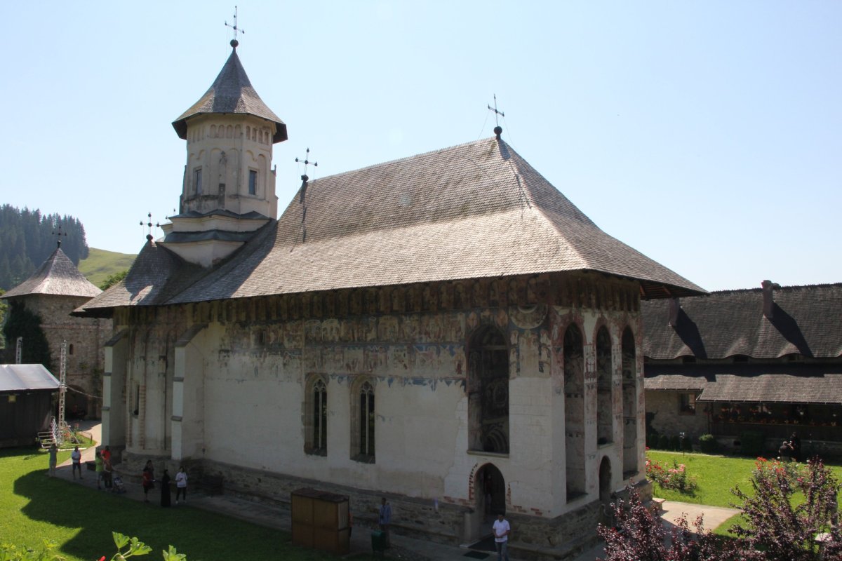 Zidurile Moldoviței, o frescă în tușe de lumină 181560