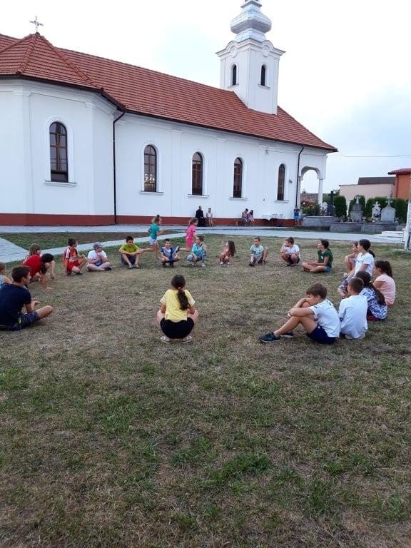 Activități cu tinerii la Sâncraiu de Mureș 181856