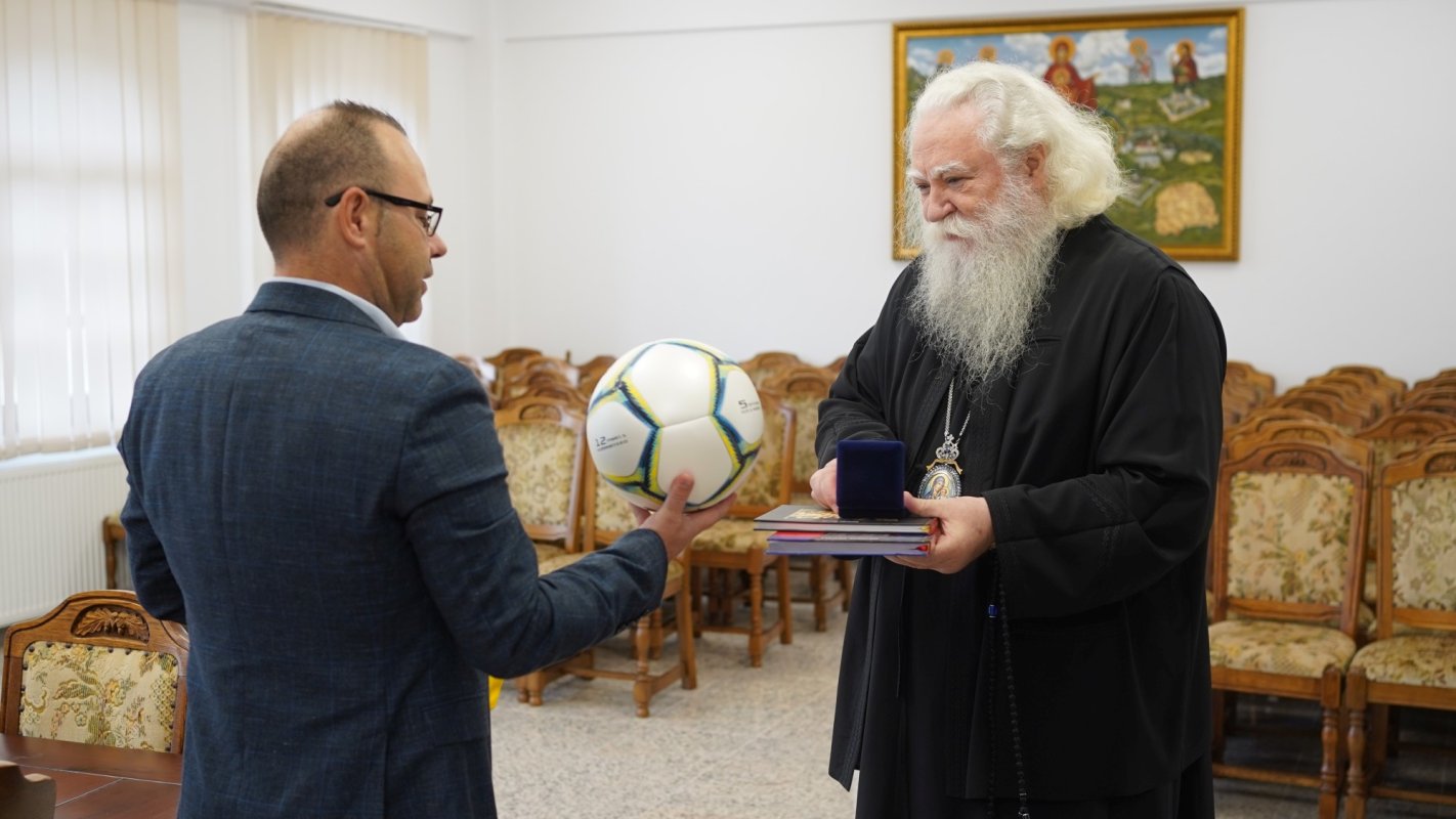 „Ordinul Mușatinilor” pentru doi iubitori ai sportului 181810